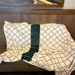 Coperta di design a lettera intera invernale casual di lusso lanuginoso divano tappeto da viaggio auto tiro coperte di marca per bambini soggiorno morbido asciugamano caldo scialle