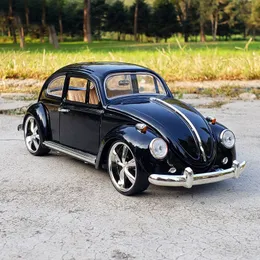 Diecast Model car 1 18 Beetle Classic Car Diecast Metal Alloy Car Model Simulation Vehicle Collezione di decorazioni per auto di lusso Boy Gift Toy 230625