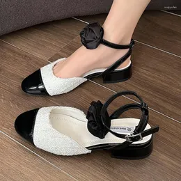 Kleidschuhe 2023 Mode Sandalen Frauen Französische Blumenschnalle für spitze Zehe Dicke Ferse Hochhackige Sandalias Mujer
