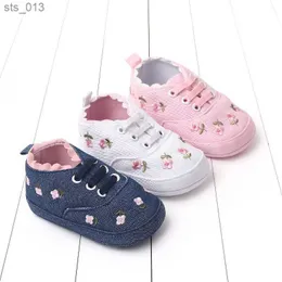 Bébé fille chaussures brodées florales chaussures en dentelle blanche chaussures souples enfant Prewalker chaussures enfants chaussures de marche premier marcheur L230518