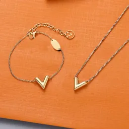 Women Mens Pendant V Necklace Gold Chain Bracelet Designer Jewelry Sets Thick Chains Link Letter Flower Necklaces Love Bracelets Hip Hop with Box