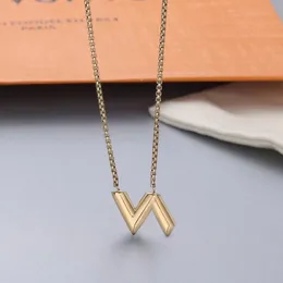 Elegant Designer Jewelry Set Brand Single Letter Pendant Golden Necklace Bracelet Small Earstuds Exquisite Accessories Versatile With Box