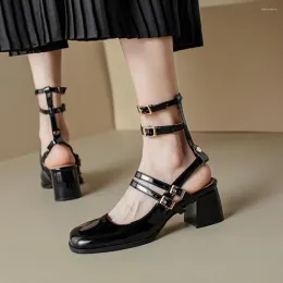 högkvalitativa avslappnade skor sandaler kvinnor designers patent läder höga klackar Mary Jane singel chaussure femme bröllop brud pumpar stora