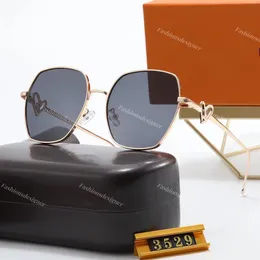 Bayan tasarımcı güneş gözlüğü bayanlar kadın için güneş gözlüğü Altın altıgen çerçeve baskılı lens gözlük moda aşk tasarımı sokak çekimi kutu 3529 ile klasik güneş gözlüğü