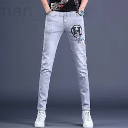 Erkek Kot tasarımcısı Erkek Hafif Lüks Baskılar Kot Pantolon, kore Versiyonu Dar kesim Rahat Kot Pantolon, yüksek Kalite Moda Gri Pantolon; 99CJ