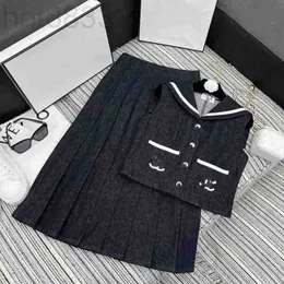 Dwuczęściowa sukienka Designer Summer Nowa granatowa haftowana kamizelka dżinsowa ze złożoną pół spódniczką Casual Set 6x8J