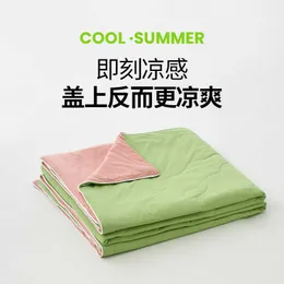 Kołilty zestawy Summer chłodne lodowe jedwabne klimatyzacja kołdra miękka i jedwabista sofa koc prania maszynowy przeciwbakteryjny i oddychający kołdra CoreHKD230627