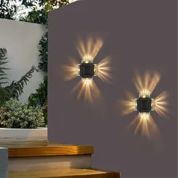 ソーラーウォールランプの4つの側面スポットライトLED日光ライト屋外の防水上下の照明照明ガーデンヤードフェンスの装飾