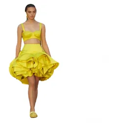 Ashi Stüdyo Sarı Mezuniyet Elbiseleri İki Adet Spagetti Sapanlar Fırfır Tutu Etek Saten Kokteyl Önlükleri Kısa Parti Balo Dre3440108