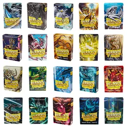 屋外ゲームアクティビティドラゴンシールド60pcs/box ygoゲームカードの袖は日本のyu-gi-ohのために演奏