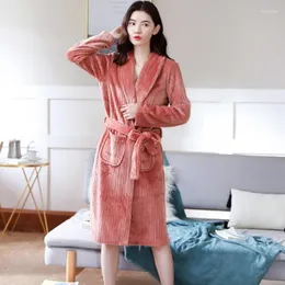 Kvinnors sömnkläder Kvinnors 2023 nattklänning Kimono Women Bathrobe Flanell Robe Women's Winter Thicken Warm Soft Plush Shawl Long