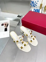 Модные сандалии Летние женские тапочки слайд Кожаные сандалии для отдыха Роскошные дизайнерские сандалии Valentinosity H01
