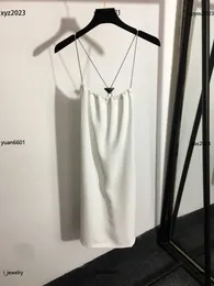 abiti firmati vestito da donna Vestito da ragazza con imbracatura a catena in metallo di alta qualità Gonna ampia aderente sexy con schienale aperto # Prodotto multiplo