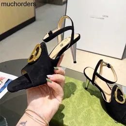2023 Nya sandaler stabila bekväma slitstarka sommarklassiska högklackade sandaler