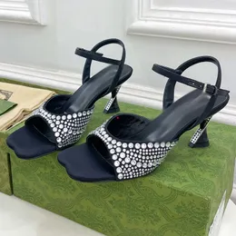 2023 Mode Été Designer Pantoufles De Luxe Femmes Sandale En Cuir Plat Diapositive Dame Plage Flip Flop Casual Pantoufle Chaussures Avec Boîte 35-40 -568