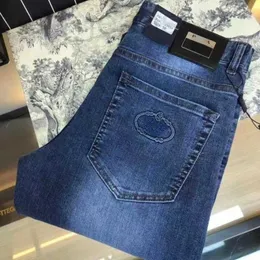 Mäns jeansdesigner kontra avslappnade byxor broderade byxor plus denim PNATS 29-42 8EF6