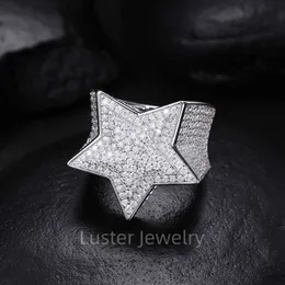 Höftpopstil gult guldplätering 925 silverstjärnform testad positiv 1,5 mm melee runda moissanit man ring