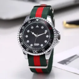 Top Marke Luxus Mode Taucher Uhr Männer 30ATM Wasserdicht Datum Uhr Sport Uhren Herren Quarz Armbanduhr