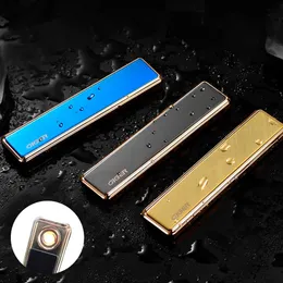 Nowe metalowe ładowce USB Lżejsze, łatwe do noszenia wiatroodpornych akcesoriów papierosowych Znakomite gadżety prezentowe 0oA3