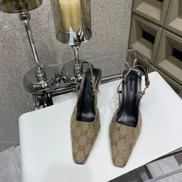 Designer Kvinnor Slingback Pump Beige och Ebony Canvas Sandal Leather Sole Back Buckle Stängning Mid-Heel Women Luxury Shoes Slipper 03