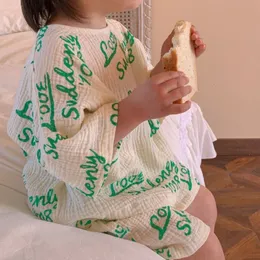 Giyim Setleri Çocuk Pijama Takımı 2023 Yaz Erkek ve Kız Gecelik Kısa Kollu Şort Bebek Gevşek İnce Basit Stil Rahat 230627