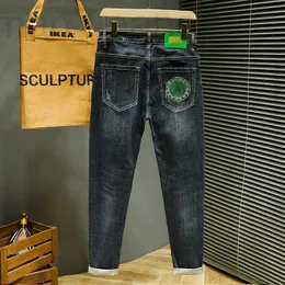 Mäns jeansdesigner Hong Kong High-End broderade vatten Ghost Green Jeans (European Version) Men's Elastic Slim Fit Leggings Fashion Brand Pants UW6Y
