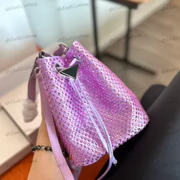 Designer Mini Bucket Bag Super Flash Diamond Pull Shoulder Bag Hardware Triangle Emamel Buckle Handbag Crossbody Bag Sweet Princess Väskor Key Påsar Makeup Box 20X15CM