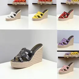 Lüks Tasarımcı Kama Platformu Topuklar Sandals Kadın Yüksek Topuk 14cm Doğal Delikli Buzağı Deri Elbise Ayakkabı Boyutu 35-42