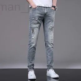 Mäns jeansdesigner High End Men's Jeans, våren och sommaren nya produkter, smala monterande elastiska små fötter, koreansk version, broderi mix matchstil, g familjekläder