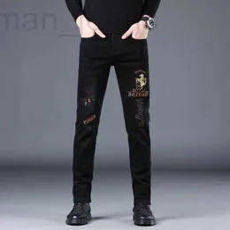 Designer di jeans da uomo Chinoiserie 2022 Nuovo marchio di moda Ricamo Fiore Anno del cavallo Emblema Personalizzato Industria pesante Piccoli piedi 02PC