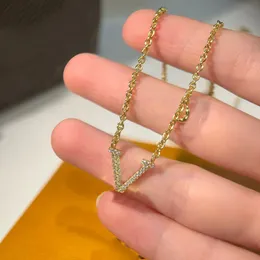 Pearl Pendant Naszyjnik Designer Jewelry dla kobiet luksusowe naszyjniki złotego łańcucha proste litery v Girl prezenty akcesoria bransoletki kolczyki