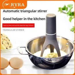 Äggpannor Electric Soup Mixer Stirrer Stick Triangle Mixing Automatic Kitchen redskap Verktyg 230627