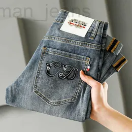 Jeans da uomo firmati 2022 jeans da uomo primaverili versione coreana vita media piede piccolo slim fit leggero stravagante cotone elastico versatile pantaloni giovanili LSJF KAE6