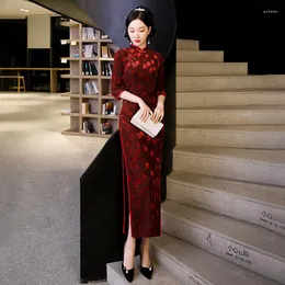 Ubranie etniczne 2023 Chiński styl Velvet Sexy Cheongsam Qipao długie sukienki Czerwone Eleglant For Women BodyCon Sukienka Vintage Spring and Autumn