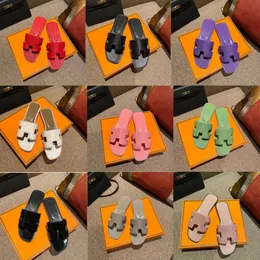 Sandallar Lüks Tasarımcı Deri Bayanlar Sandal Yaz Düz Ayakkabı Moda Plajı Kadın Terlik Mektup Drag 35-42