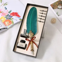 Pens Retro Classical Feather Quill Dip English Calligraphy Fountain Pen with Writing Ink 5 Nibs Kit Set Stationery Gift Box