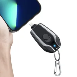 Carregador portátil de chaveiro para iPhone, mini pod de emergência de energia de 1500mAh, pacote de bateria de banco de energia de carregamento rápido externo ultracompacto, carregador de telefone celular com chaveiro