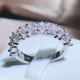 Pierścienie klastra luksusowy pełny diament biały cyrkonia Zestaw Pierścień Kobiety