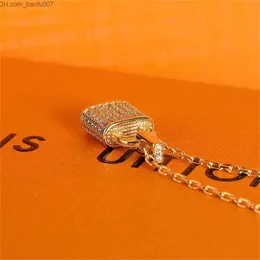Naszyjniki wisiorek moda 925 srebrna szterling drobna marka biżuteria dla kobiet luksusowy list wisiorek ślubny 18K Titanium Z230629