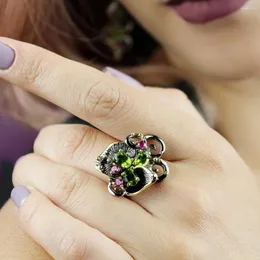 Cluster Rings Oval Olivine Stone Ring Black Gold 2 Tone Colors Vintage Flower Jewellery Womens Jewelry Top Quality