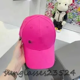 Дизайнер Мужчины Женщины Классическая бейсболка Кепка Snapback Открытый регулируемый козырек Супер высококачественная многоцветная розовая кепка с черной вышивкой Горячая распродажа