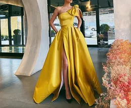 Elegant gul en axel båge prom klänningar med fickor 2023 sexig sida hög slits a-line långa formella aftonklänningar fest klänning vestidos
