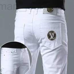 Jeans da uomo firmati Primavera / Estate Novità per Light Luxury Edizione coreana Piedini elastici sottili Pantaloni lunghi europei in puro cotone bianco puro 3D41