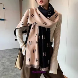 Factory Outlet wholes H Home Wool Scarf online store 2023 New Letter Cashmere Women's Versatile Autumn and Winter Korean Edition INS High end Thick Neck