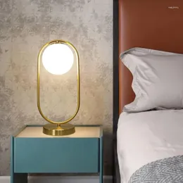 테이블 램프 현대 LED 침실 램프 북유럽 유리 공 독서 등 거실 장식 금속 책상