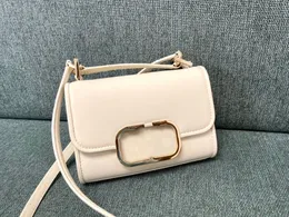 2023 Nouveau sac à bandoulière pour femme sac à bandoulière de qualité haut de gamme sac à main en cuir de vache bouton de texture en métal ouvrir et fermer la doublure en cuir de mouton souple peut être transportée à la main