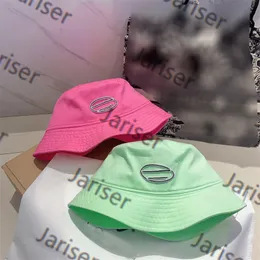 2023 Desingers Bucket Hats Luxos Chapéus De Aba Larga Para Mulheres Wen Cor Sólida Carta Chapéus De Sol Moda Tendência Viagens Buckethats Chapéu De Verão Cor