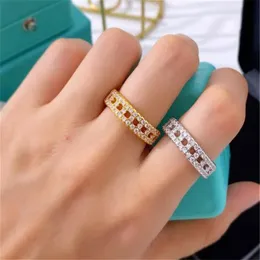 Luxuriöse Modedesigner T-Gitter-Diamantring, klassische ausgehöhlte Ringe, unverzichtbares Geschenk für Männer und Frauen, Schmuck aus Gold und Silber, 2 col233T