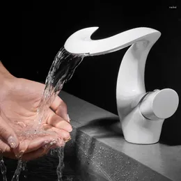 Banyo Lavabo Muslukları Havza Musluğu Tek Kol ve Soğuk Bakır Beyaz Tutar Şelale Mikseri