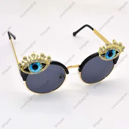 Occhiali da sole Cat Eye barocchi Cristalli per occhi Ragazze sexy Occhiali da sole Strass Tonalità da donna per la festa Oculos De Sol Feminino